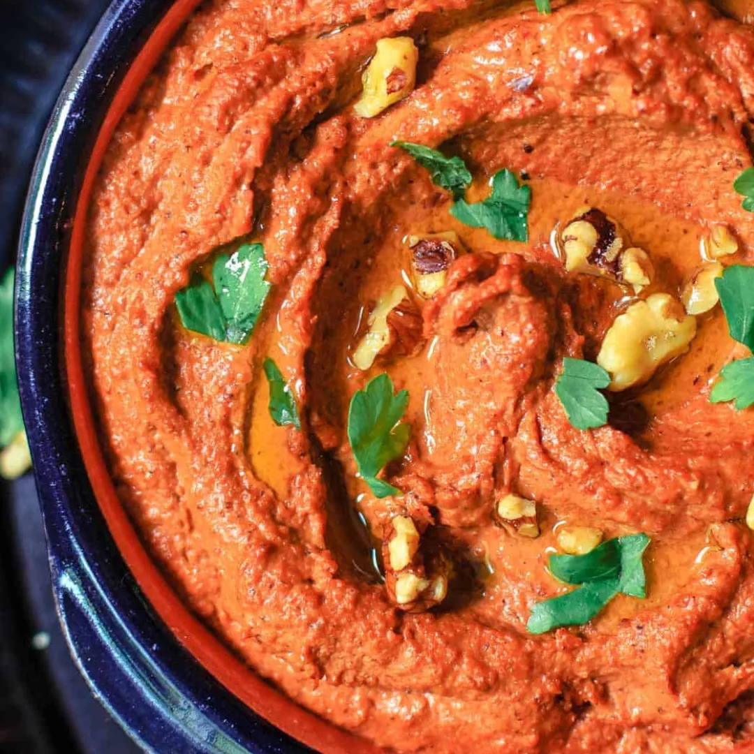 La tríada de medio oriente Hummus, baba ganoush y muhammara (5)